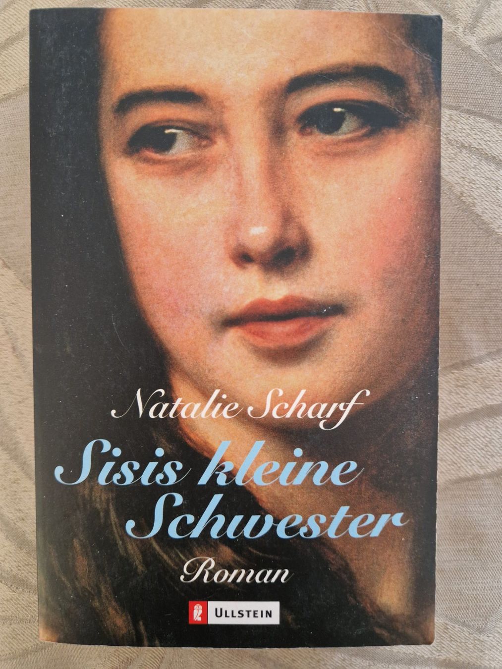 Bücher: Roman: Sisis kleine Schwester – Gebraucht aus Salgesch von cavio01