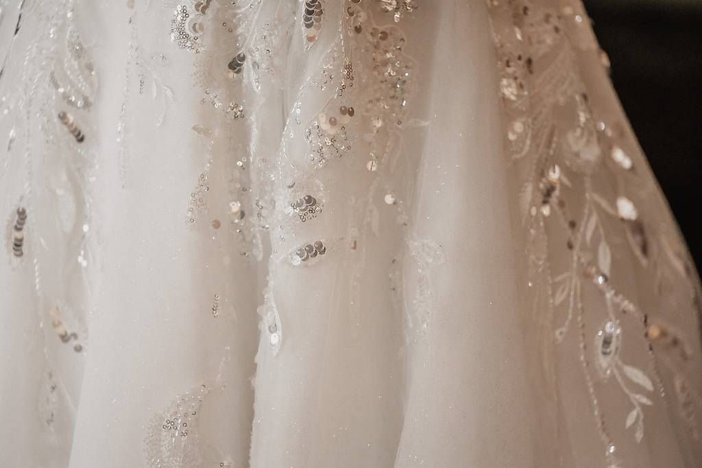 Robes: Traumhaftes Brautkleid mit Glitzer – D'occasion à Bolligen par cwe_6kjl 2
