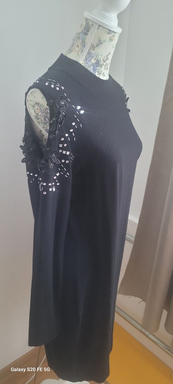 Vestiti: Strickkleid mit Cut Outs Gr.40/42 neuwertig – Usato da Oberaach venduto da Svea11 2