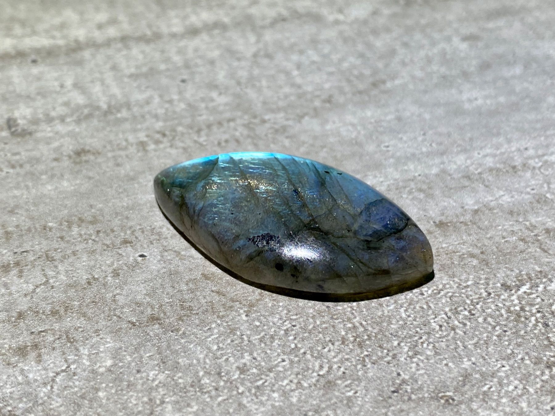 Pierres précieuses: Labradorit (55.50 ct) – Neuf avec emballage d'origine à Laax par Kiki_Kingdom3 1