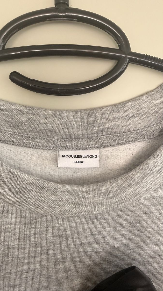 Maglioni & Felpe: Graues Sweatshirt mit Geschenkprint, Grösse L – Usato da Winterthur venduto da -BeHappy24- 4