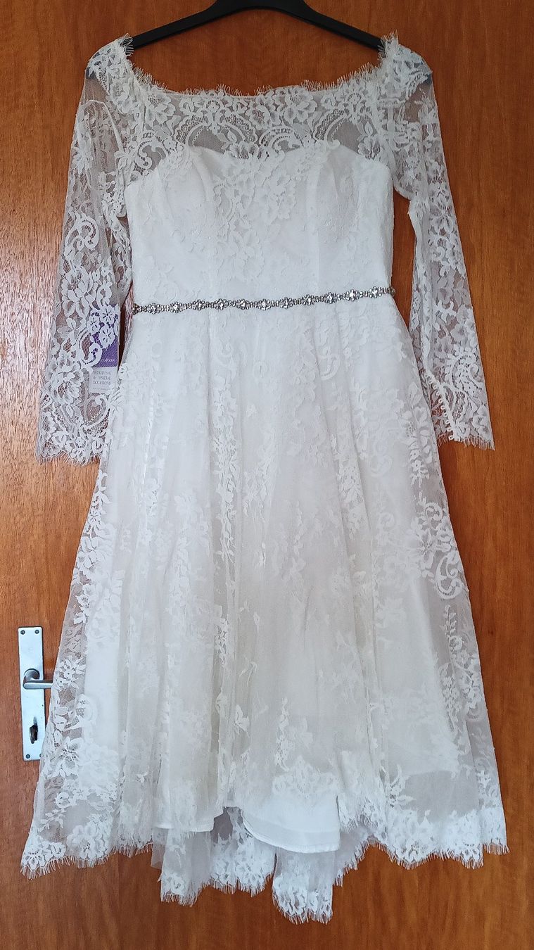 JJ’s House Robes: Hochzeitskleid Neu! – Neuf (Voir description) à Seengen par Gruenewolke