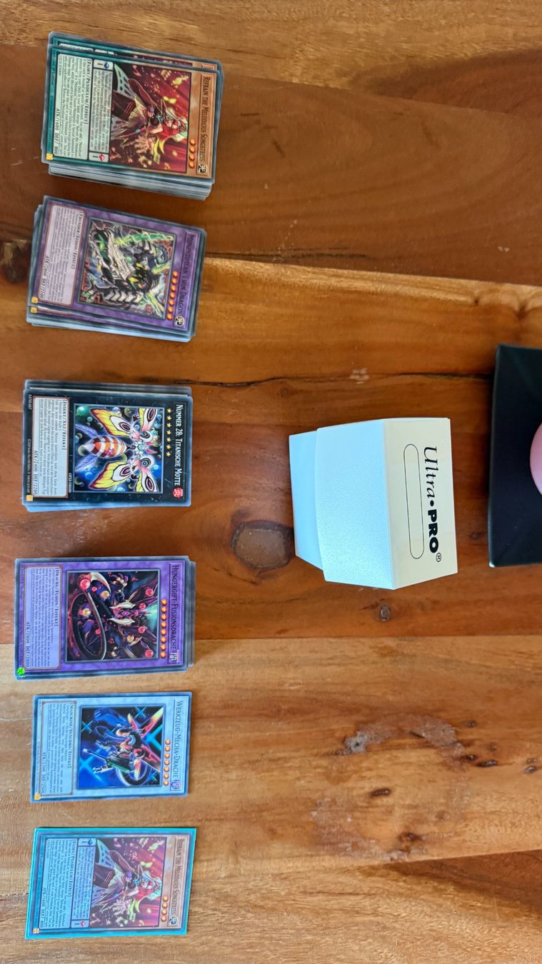 Yugioh Carte collezionabili: Yugioh Karten und Decks – Usato da Buus venduto da winona.lanz 1