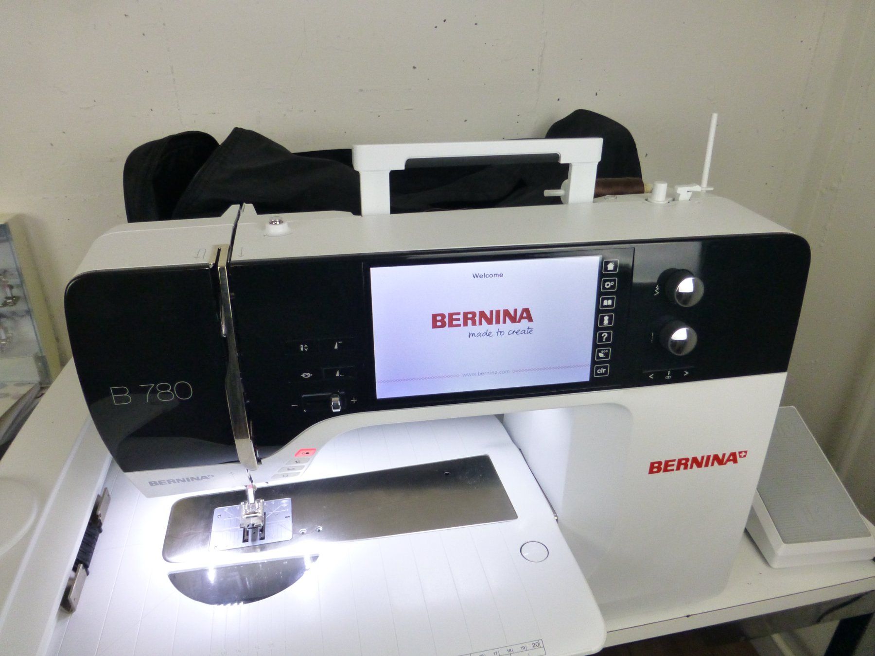 Bernina Macchine da cucire: BERNINA B 780- mit Stickmodul für – Usato da Fahrweid venduto da ekv 4