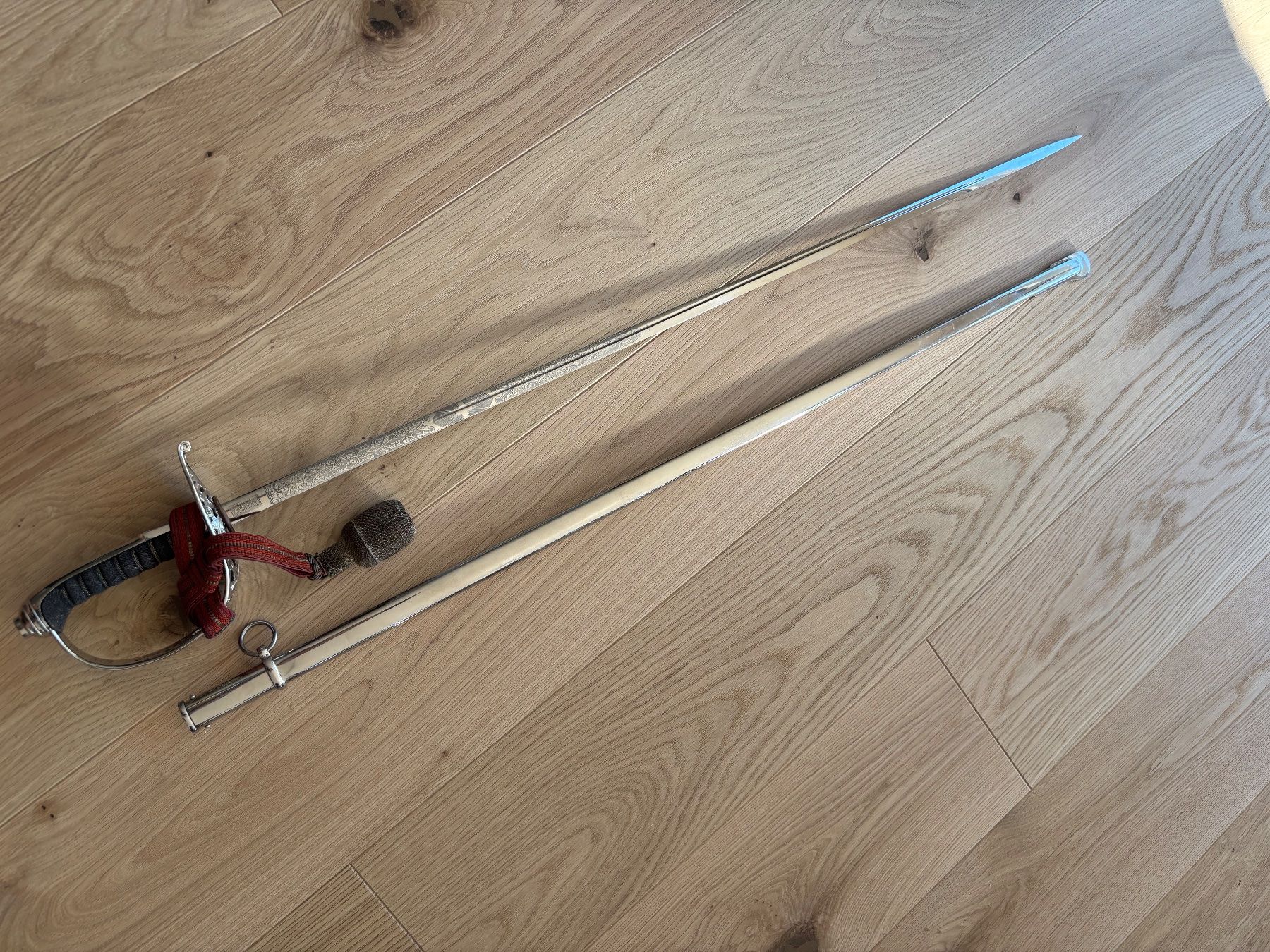 Armes blanches: Säbel mit Gravur und Scheide – D'occasion à Biglen par Charlieschwarz 1