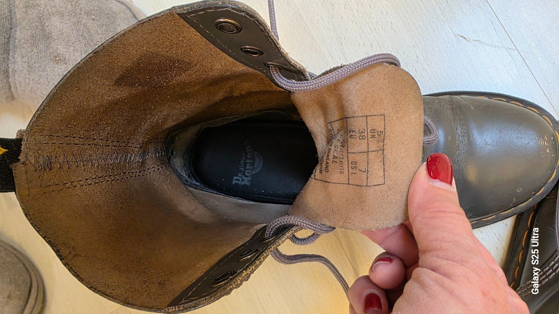 Dr. Martens Herrenschuhe: Dr. Martens Boots, grau, Gr. 38, Zeitlose Klassiker – Gebraucht aus Einsiedeln von 88vierzig. 2