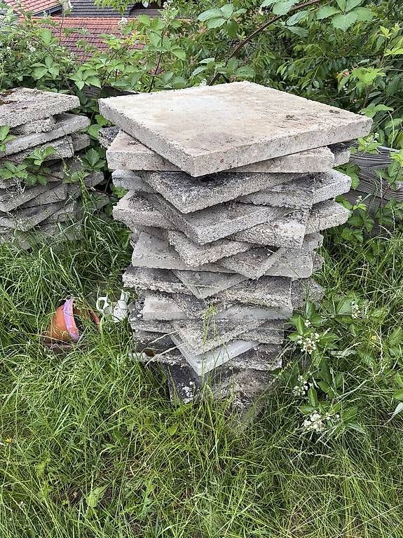 Rivestimenti per pavimenti: Gartenplatten 50x50 – Usato da Aarwangen venduto da bm1067
