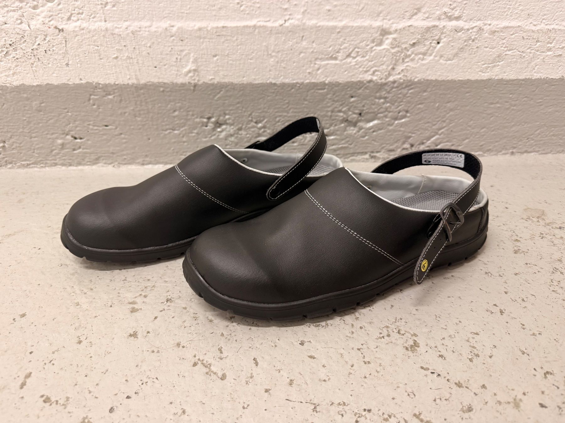 Scarpe da uomo: Berufsschuhe Schürr Clogs schwarz, Gr. 45 - Neu! – Nuovo (secondo la descrizione) da Zürich venduto da celai.