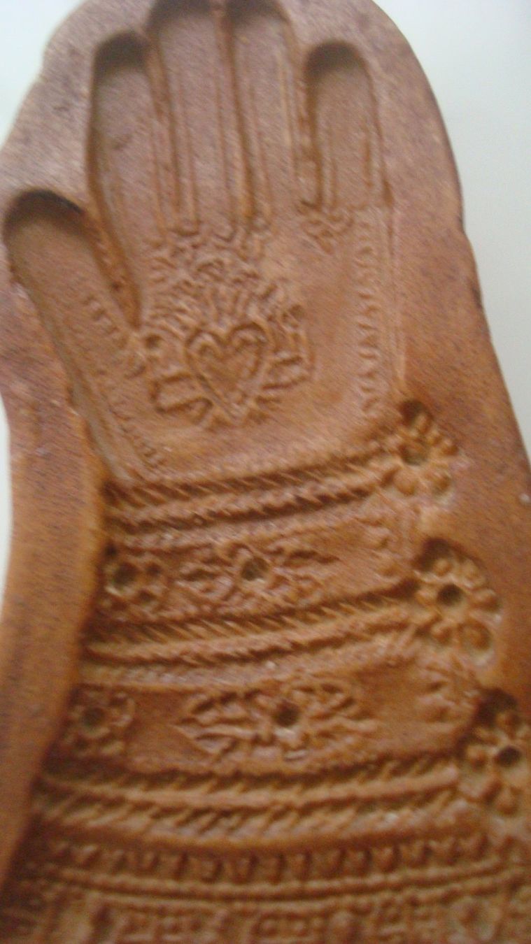 Teglie da forno: Änismodel Kunstharz Hand oder Handschuh Made in Switzerland – Usato da Münchenstein venduto da Pesci6 1