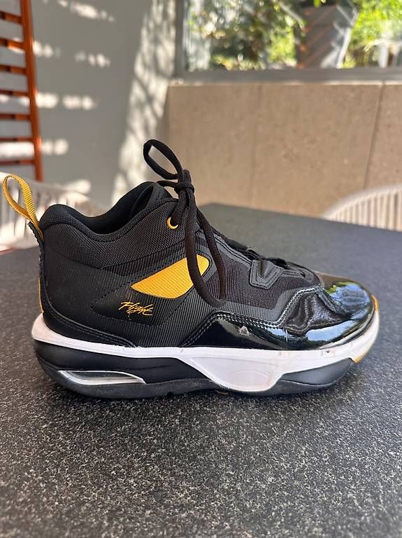Scarpe da uomo: Nike Air Jordan Flight – Usato da Uerzlikon venduto da narabeen 1