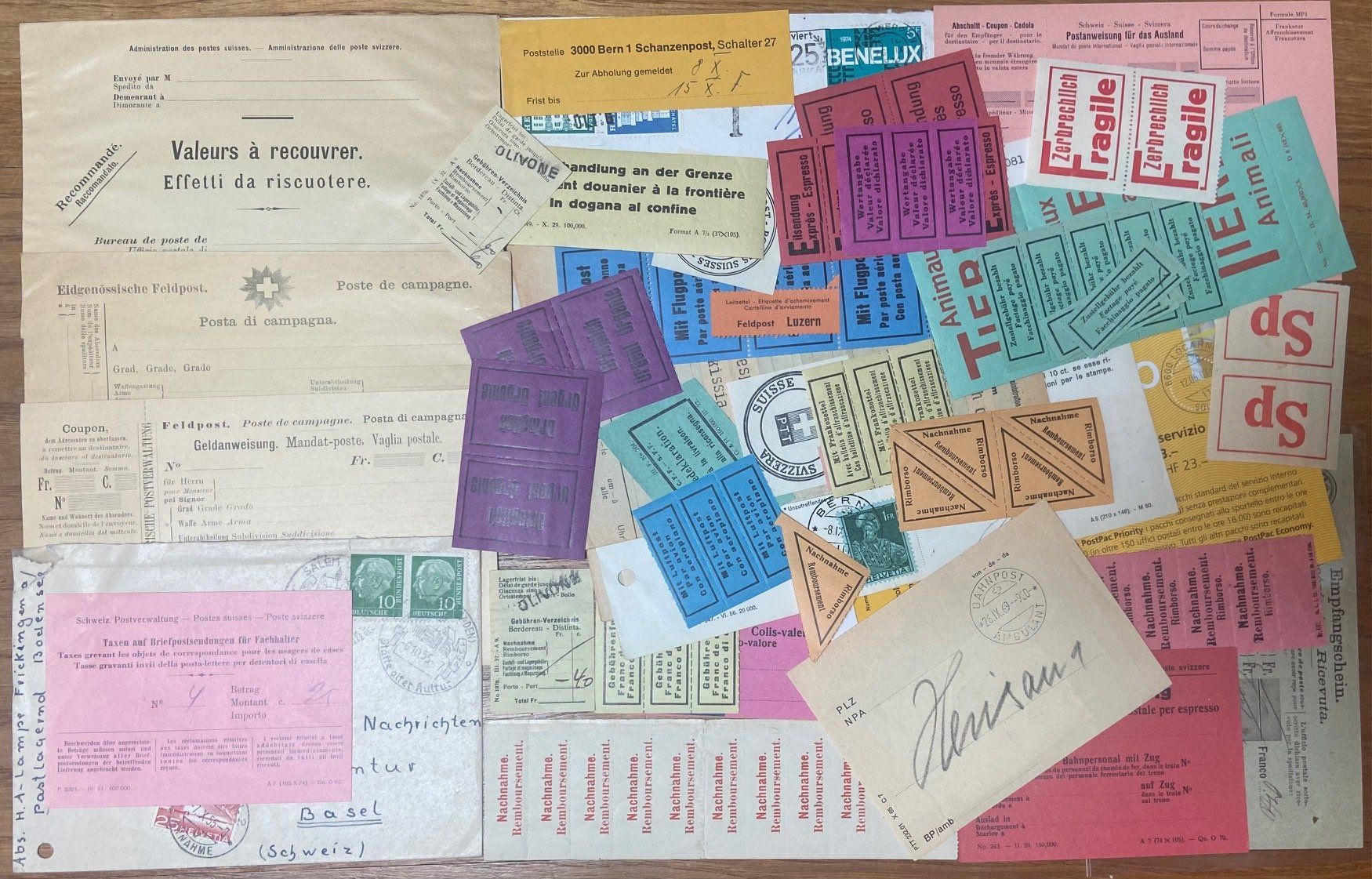 Tutti i francobolli: POSTEN ÜBER 80 ETIKETTEN UND EIN DUTZEN POSTFORMULARE – Usato da Pura venduto da ulisse1957