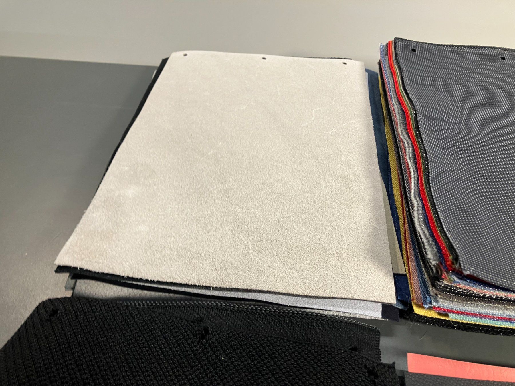 Bastelsets: gr. Posten div. Leder, Textil, Netz u. Oberfl. Muster ab 1.- – Gebraucht aus Lichtensteig von Buy24International 6