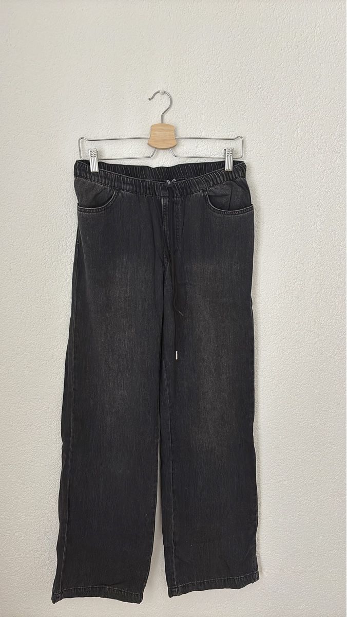 H&M Jeans: Pantalon en jean noir taille elastique – Usato da Prilly venduto da hei_5q56