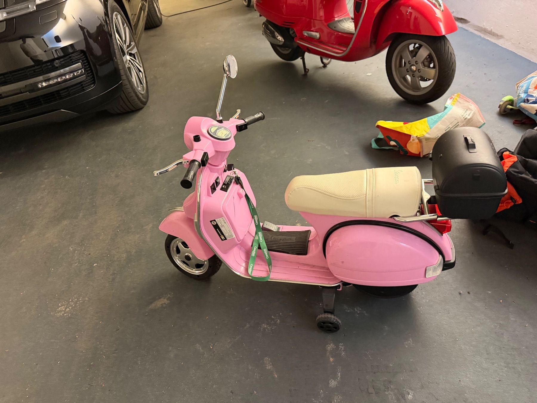 Vespa Veicoli per bambini: Kinder-Elektroroller Vespa-Style, pink – Usato da Zürich venduto da Sacha1234 2