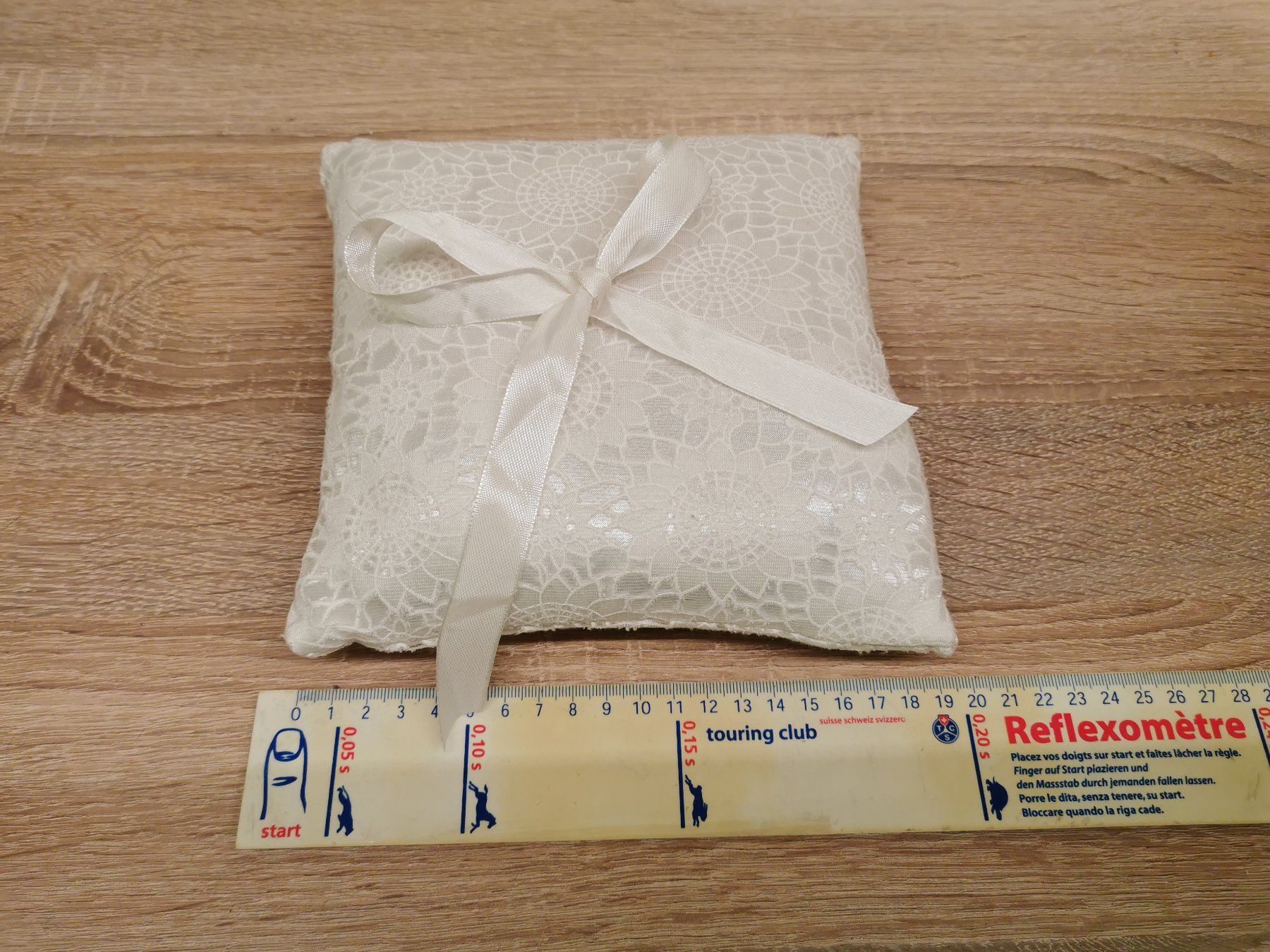 Tutte le decorazioni: Ringkissen mit Spitze – Usato da Steinen venduto da aislynn 3