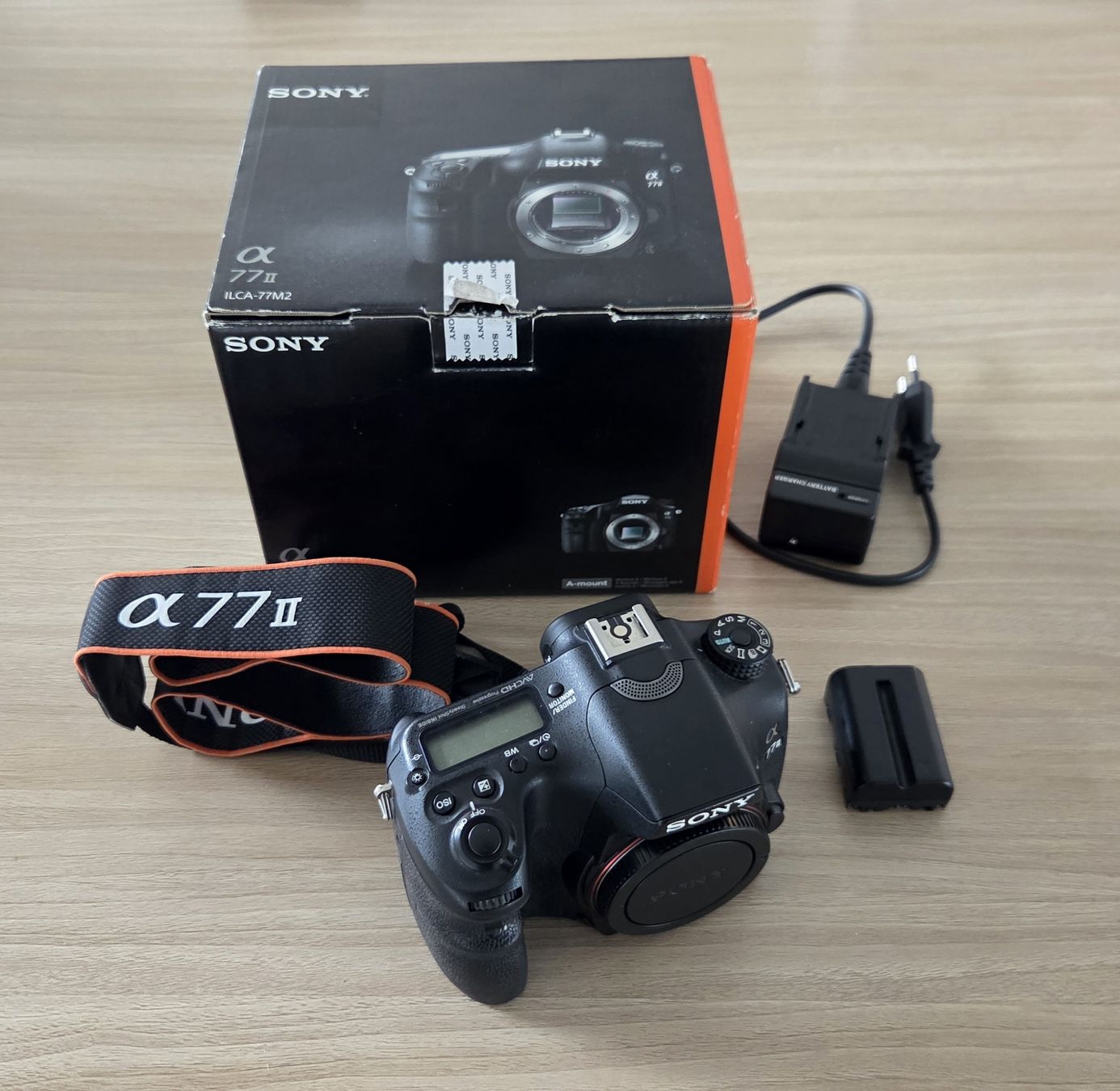 Sony Fotocamera: Sony Alpha 77 ll Kamera mit Originalbox – Usato da Aarburg venduto da mc.cellery 4