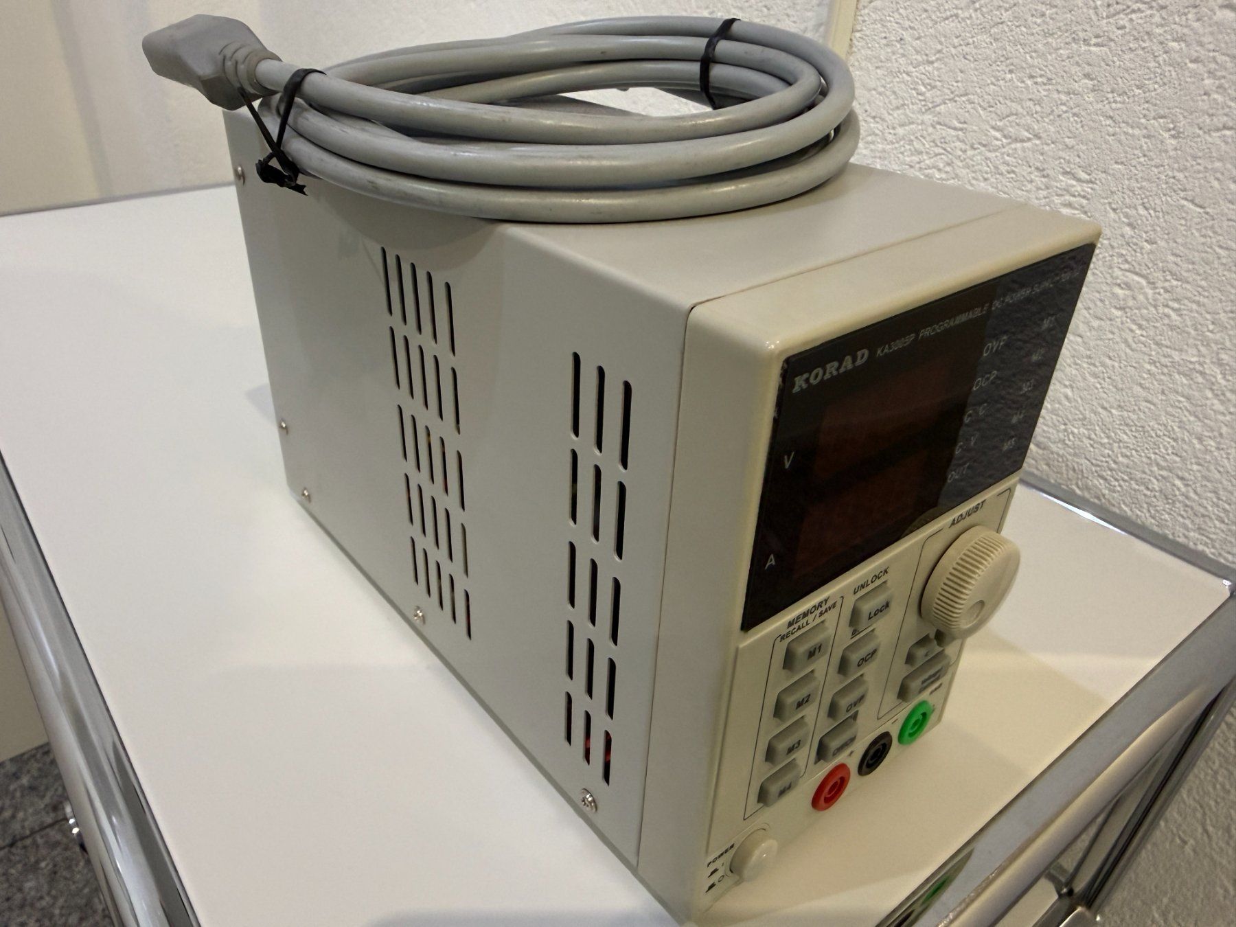 Hameg Misurare: Labornetzgerät, 0 - 30 V, 0 - 5 A, programmierbar, NEU – Nuovo (secondo la descrizione) da Unterengstringen venduto da Tnovus 3