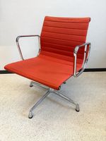 Vitra - Charles Eames Drehstuhl - rot