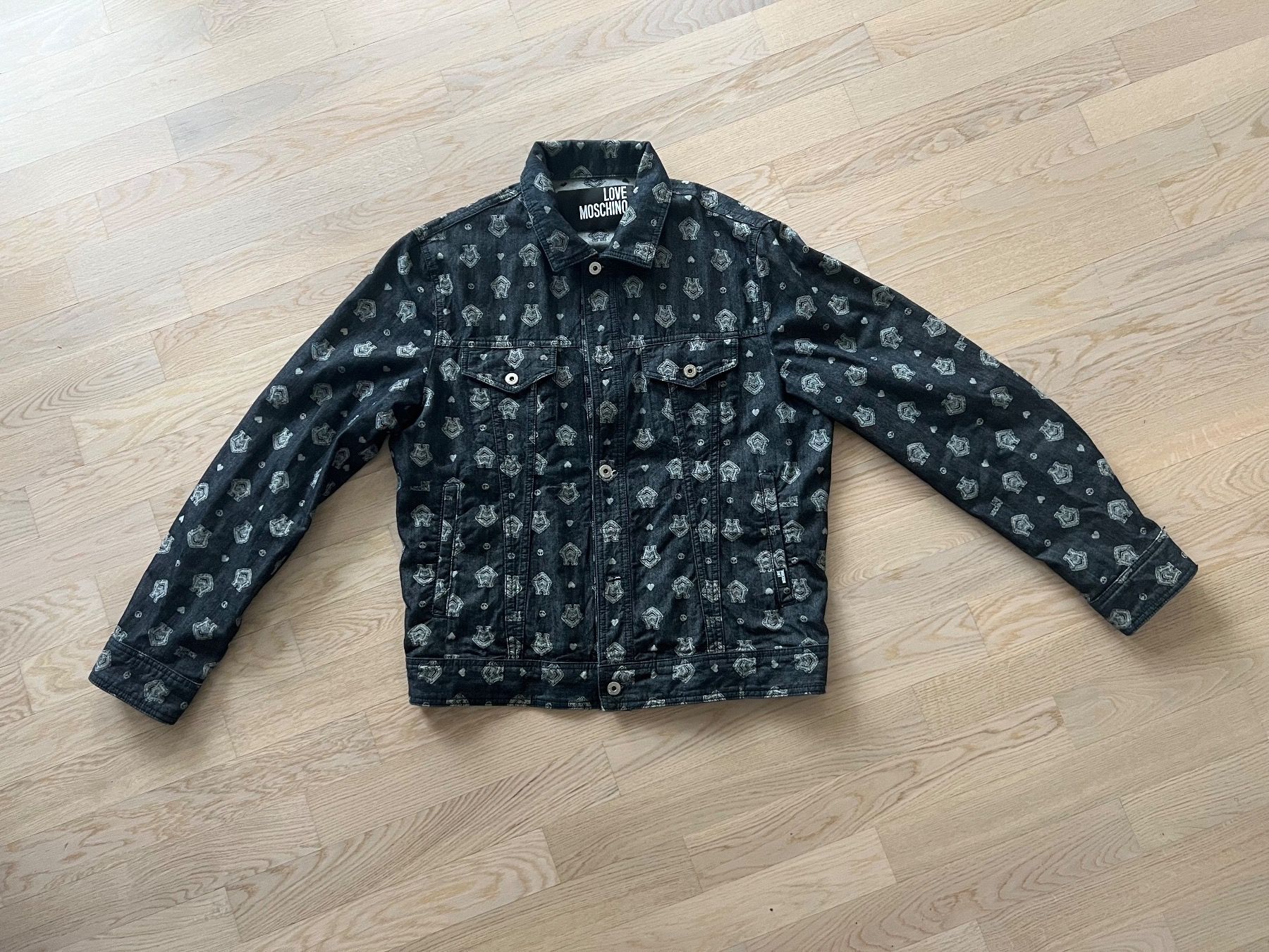 Moschino Giacche: Love Moschino - Denim Jacket – Nuovo (secondo la descrizione) da St. Gallen venduto da Asmolon