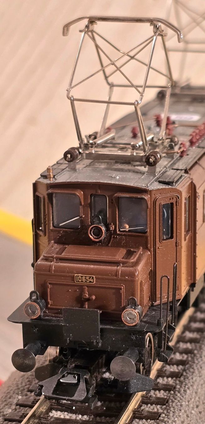 Fleischmann Modelleisenbahnen: FLEISCHMANN - 4345 - SBB - Ae 3/6' - 10654 - braun - digital – Neu (gemäss Beschreibung) aus Biel/Bienne von Fischhene 2
