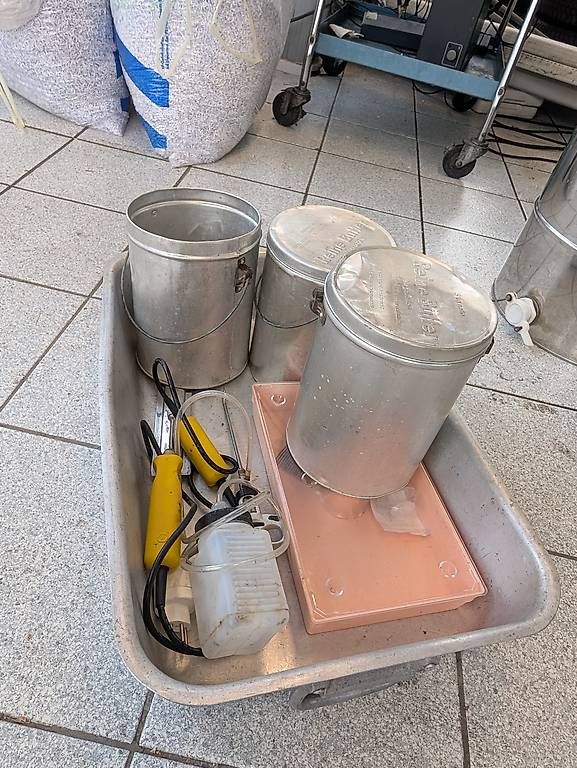 Bienenhäuser: Matériel apiculture  – Gebraucht aus Conthey von Patmt09 1