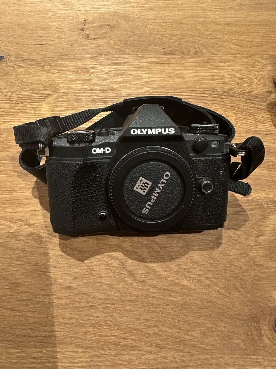 Olympus Appareil photo: Olympus Digital Kamera E-M5 II mit zwei Objektiven – D'occasion à Marbach par fairdeal1 1