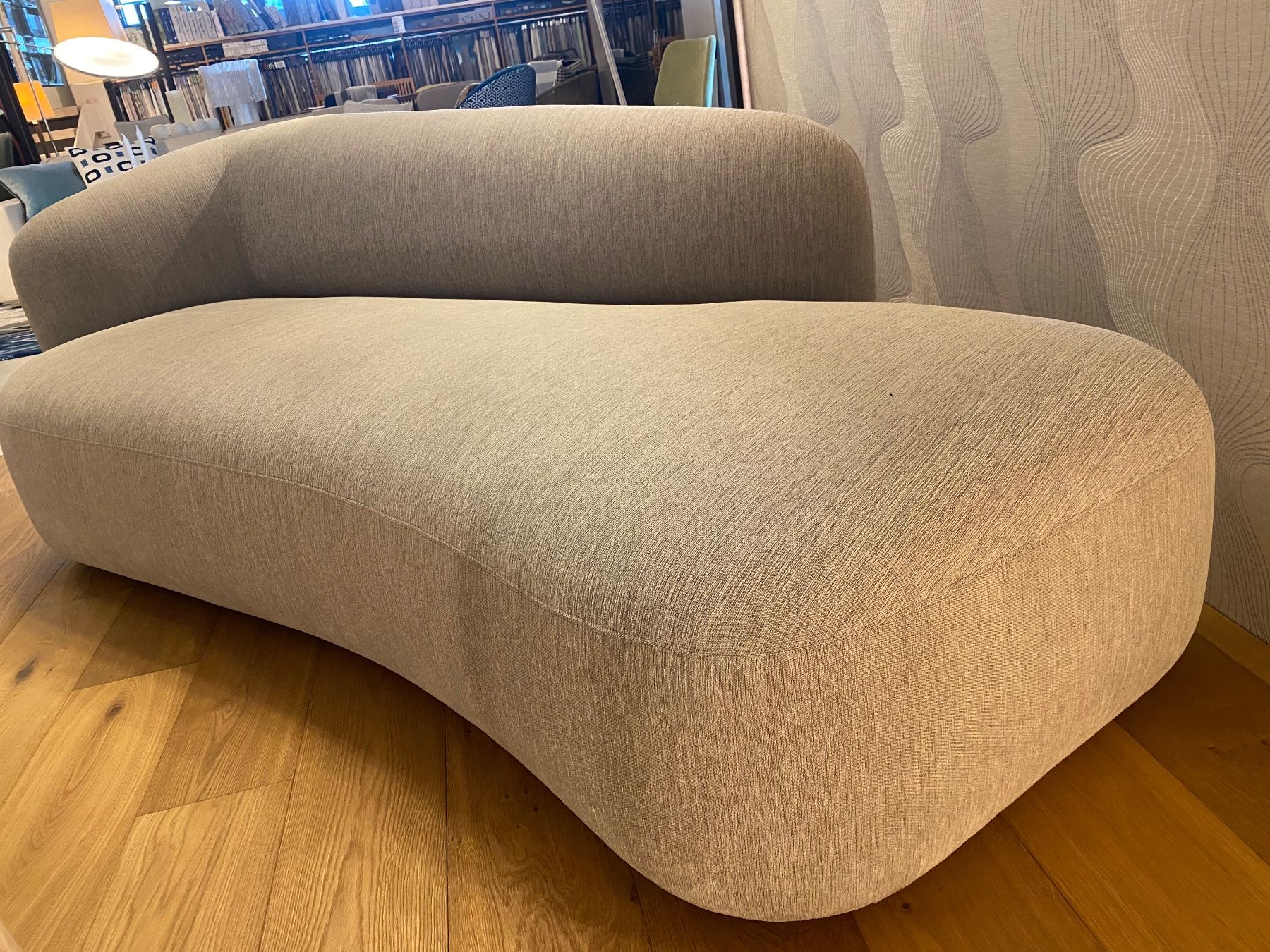 Divani: Moderne Recamiere / Sofa, beige, neuwertig – Nuovo (secondo la descrizione) da Horgen venduto da StudioSferaAG 1