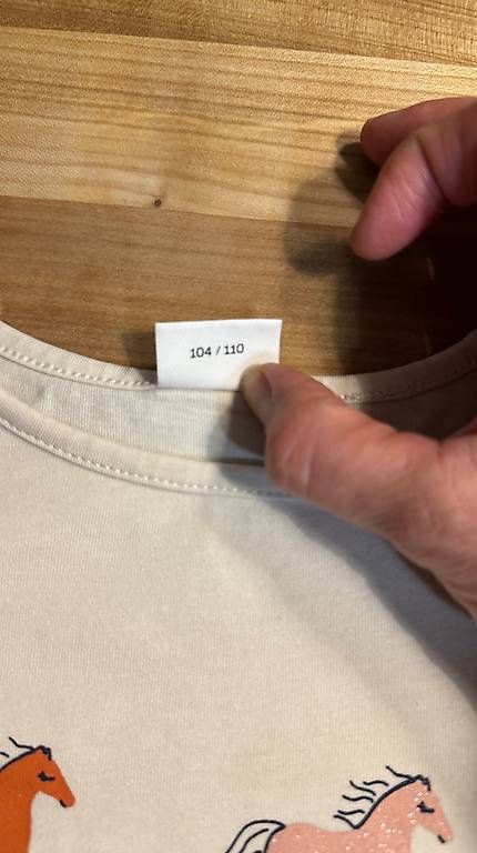 Camicette, T-shirt & Top: s.Oliver Süsses Mädchen Shirt Grösse 104/110 – Usato da Zürich venduto da klily 2