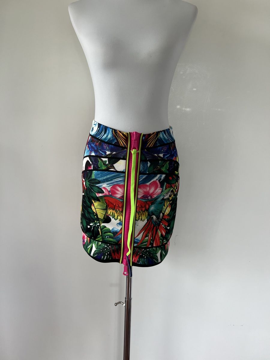 Dsquared2 Gonne: Dsquared2 kurz Rock GrXS – Nuovo (secondo la descrizione) da zürich venduto da kira.jj