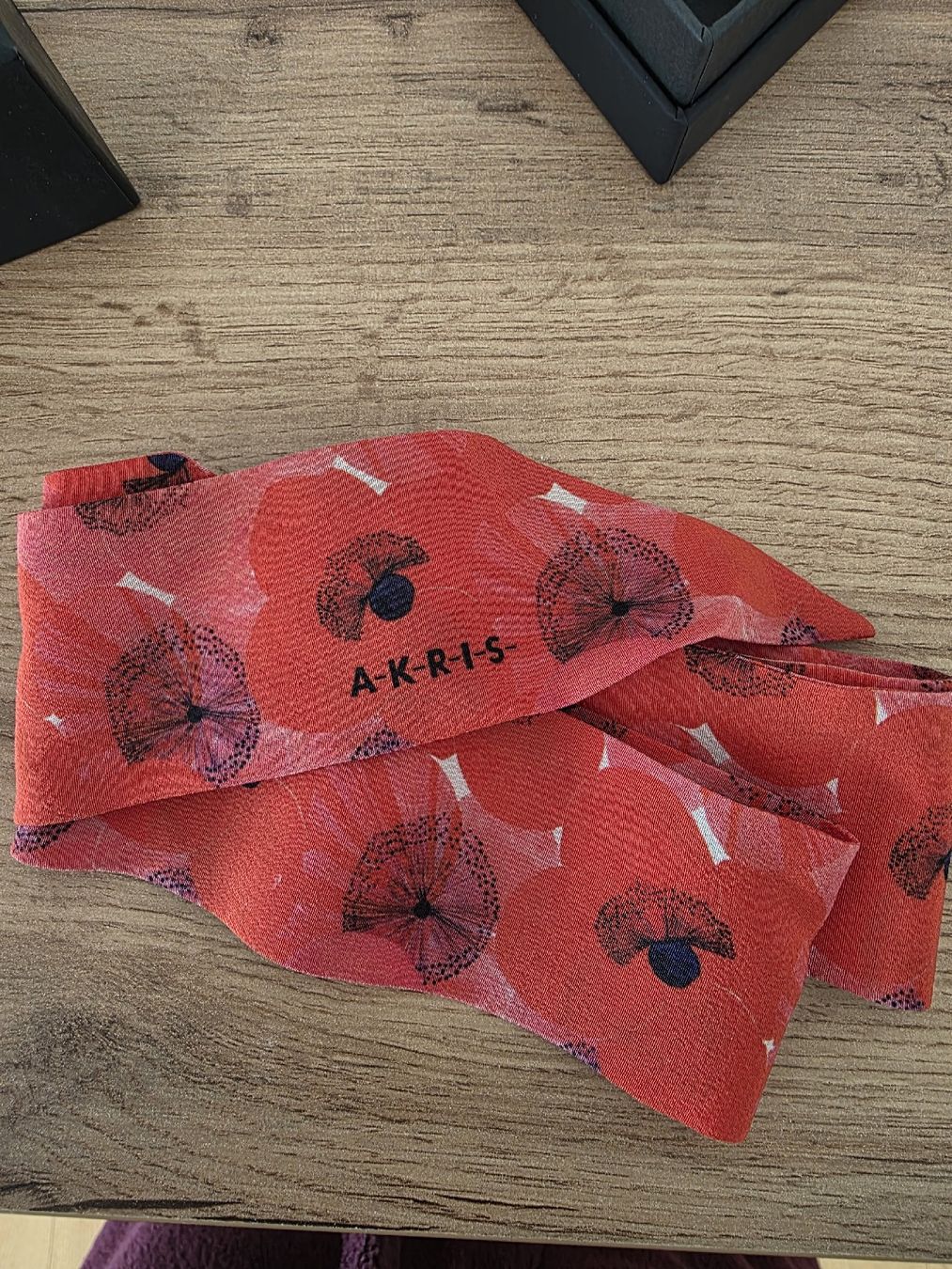 Akris Foulard & Sciarpe: Der multifunktionale Twilly Akris – Nuovo e nell'imballaggio originale da Ibach venduto da ole_6whn 5