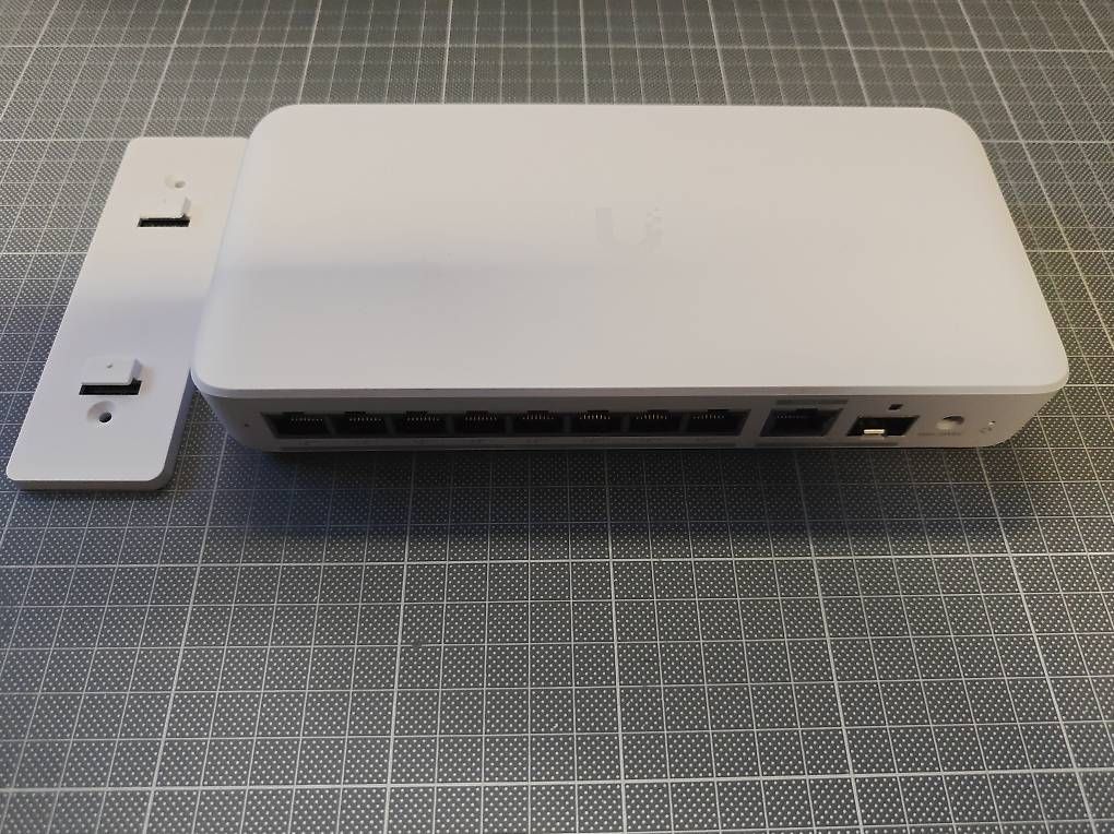 Hub & Switch: Switch Unifi USW-Flex-2.5G-8-PoE – Usato da Odogno venduto da Aron.Stocker 2
