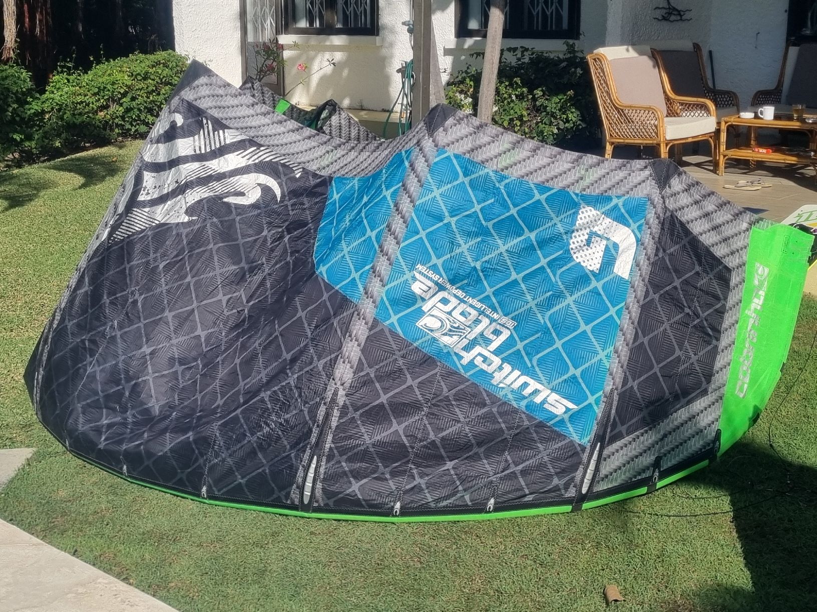 Aquilone: Kitesurf-Set Cabrinha Switchblade 9m, Trapez, Bar, Pumpe, .. – Usato da Wünnewil venduto da Utan8 9