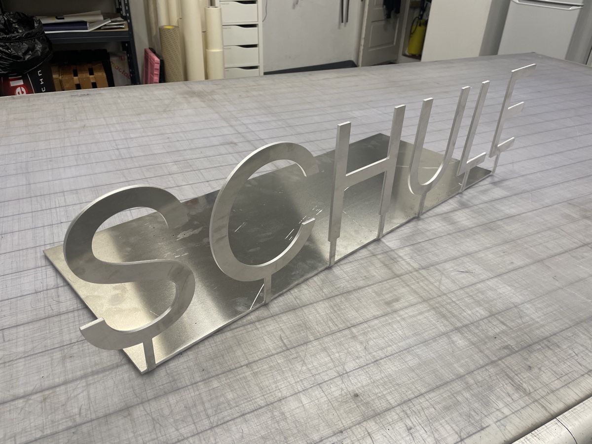 Insegne: Aluminiumschrift Schule – Nuovo (secondo la descrizione) da Sursee venduto da Schriftgestalter 1