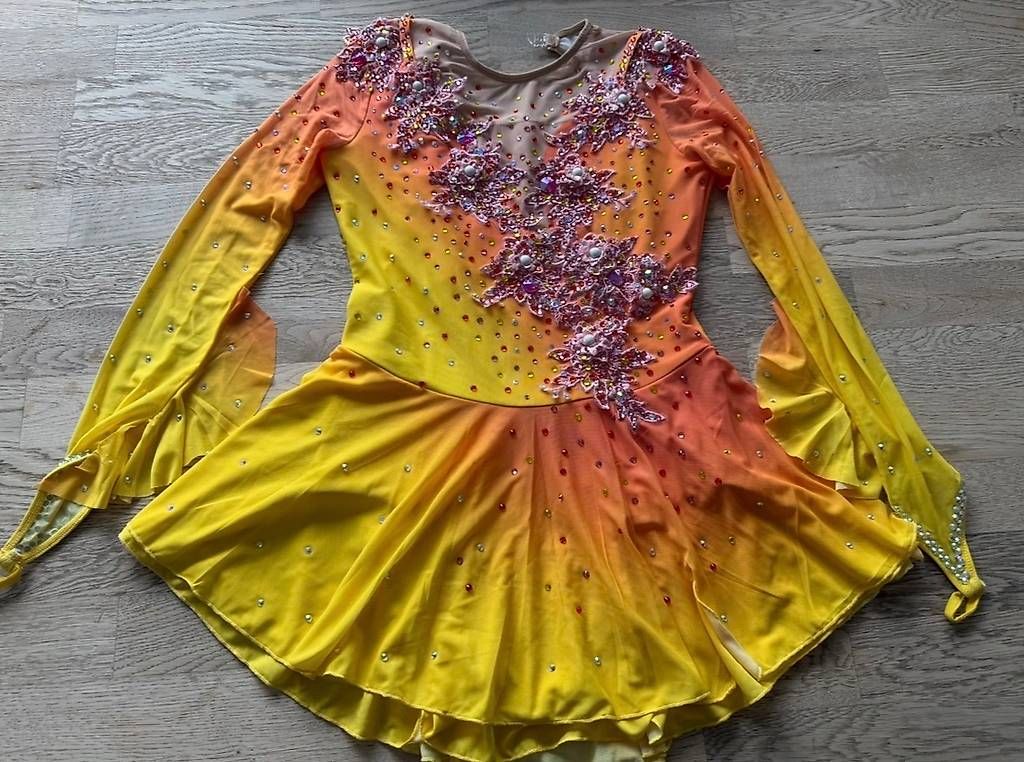 Leibchen & Hosen: Wunderschönes Kürkleid mit Ombré-Effekt – Gebraucht aus Rüthi (Rheintal) von nad_8fvx 1