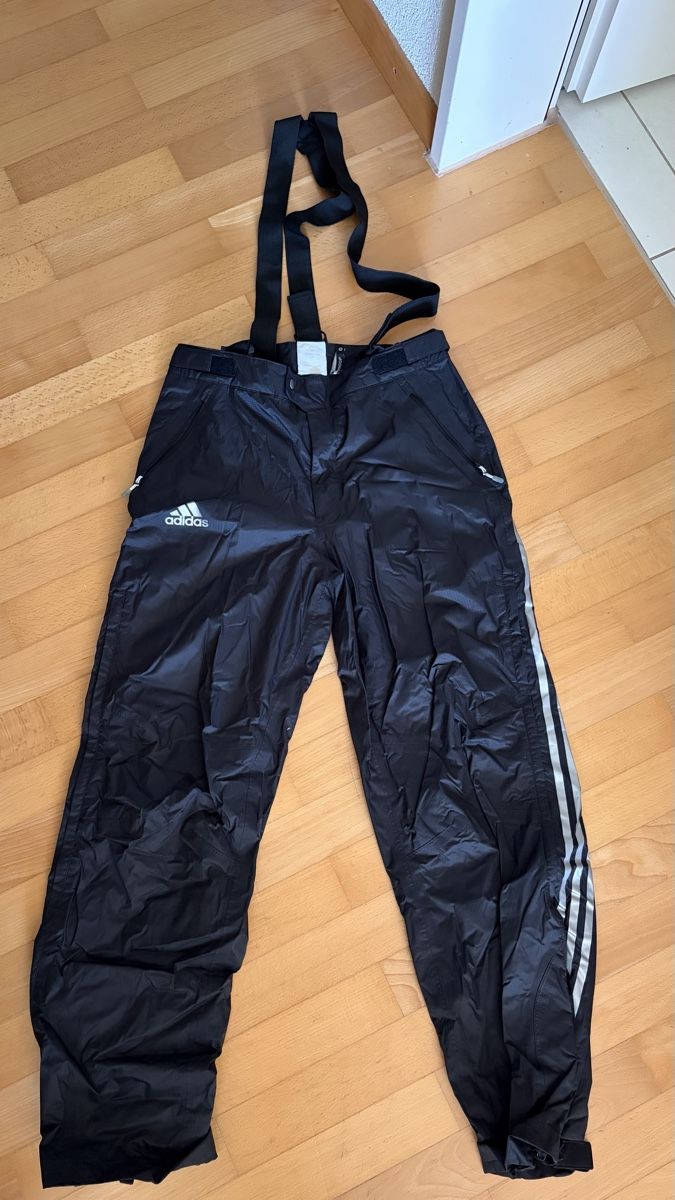 Adidas Hosen: leichte Adidas Skihose – Gebraucht aus Pfäffikon ZH von sel_w59q