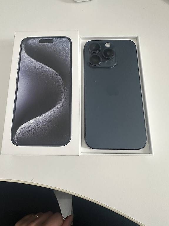 Telefoni cellulari / Smartphones: iPhone 15 Pro  – Usato da Muralto venduto da Riistee