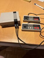 Nintendo Classic Mini Konsole mit zwei Controllern