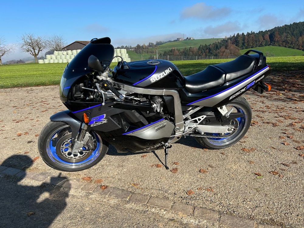 Suzuki Strada: Suzuki GSX-R 750 GR7AC, Veteran, Top Zustand! – Usato da Gondiswil venduto da beloo 1