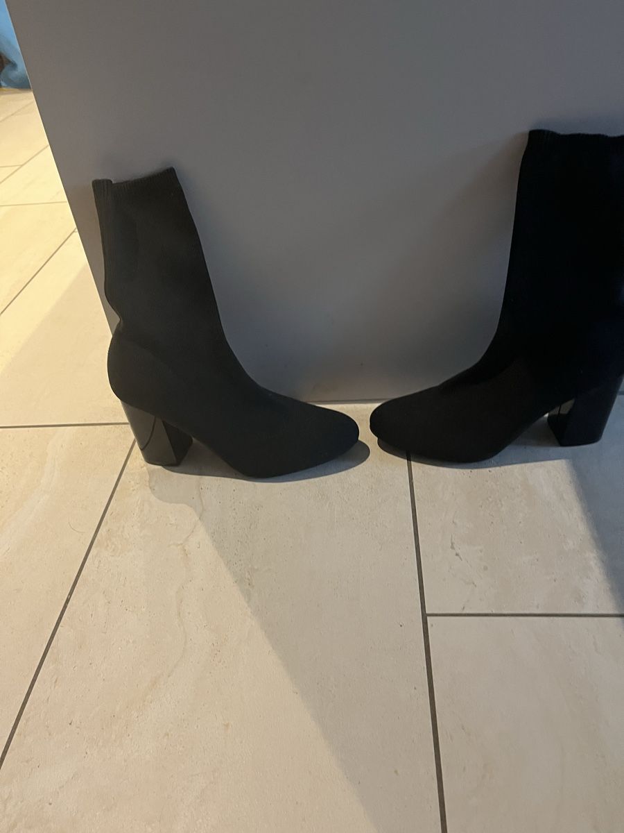 Zalando Scarpe da donna: Schwarze -Stiefeletten Grösse 40 – Nuovo (secondo la descrizione) da Niederrohrdorf venduto da liv_7gbr 4