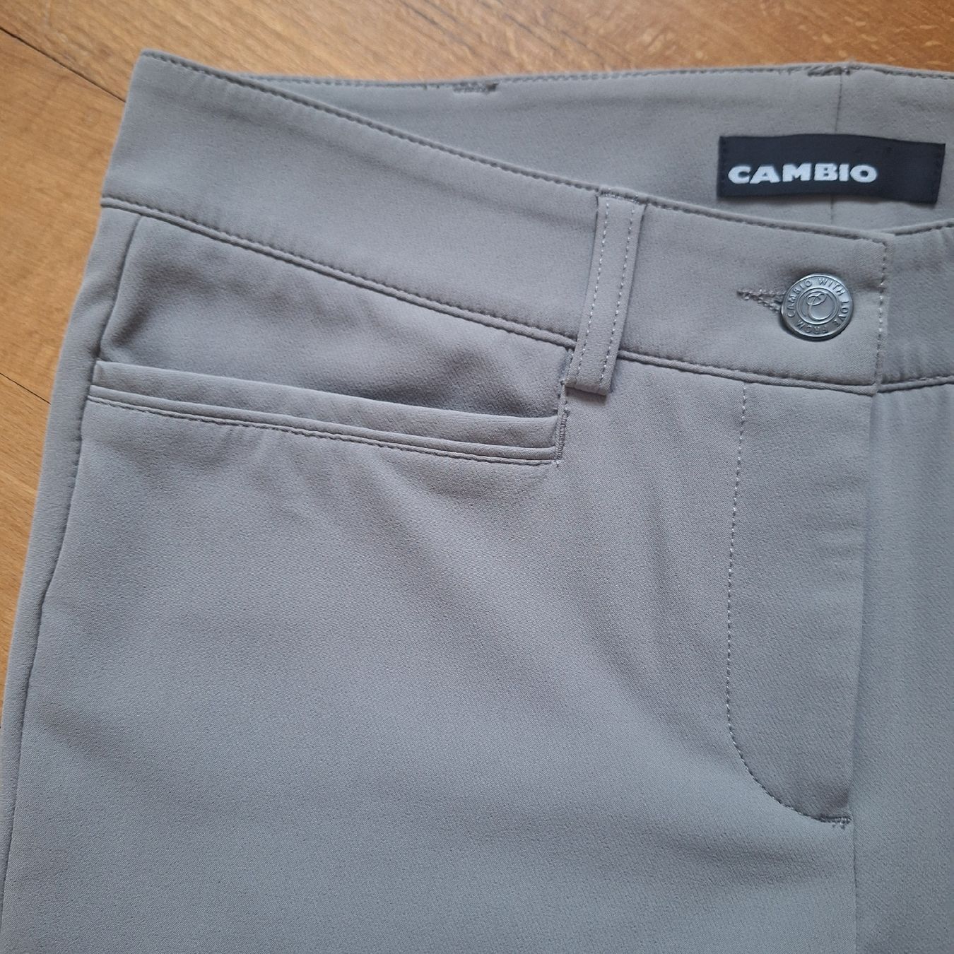Cambio Pantaloni: Schöne Cambio Hose, Grösse 36, Farbe hellgrau – Usato da Wettingen venduto da Blau8 2