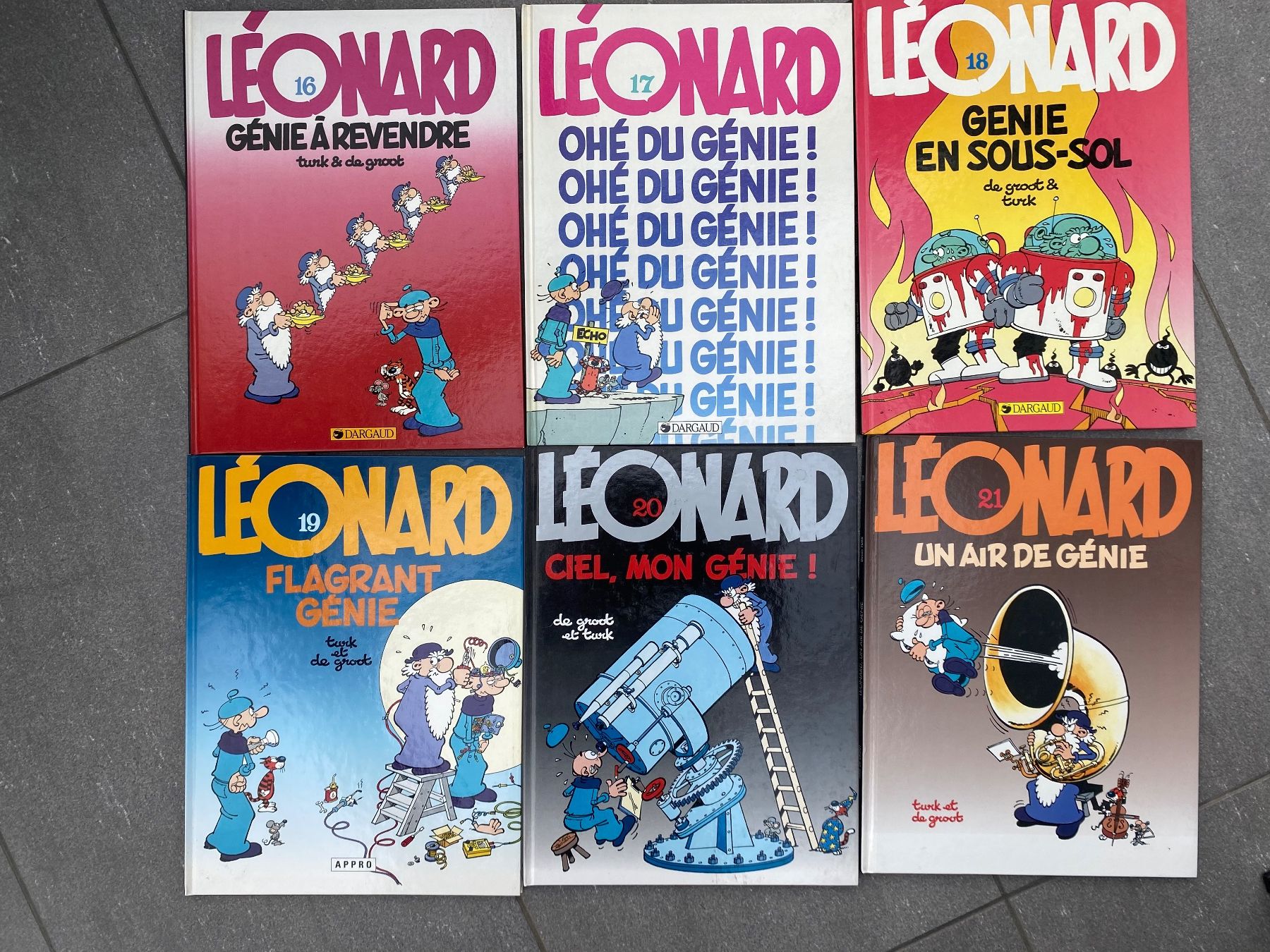 Fumetti: Lot BD Léonard - Collection T1 à T21 – Usato da Plan-les-Ouates venduto da Salvatore1995 3