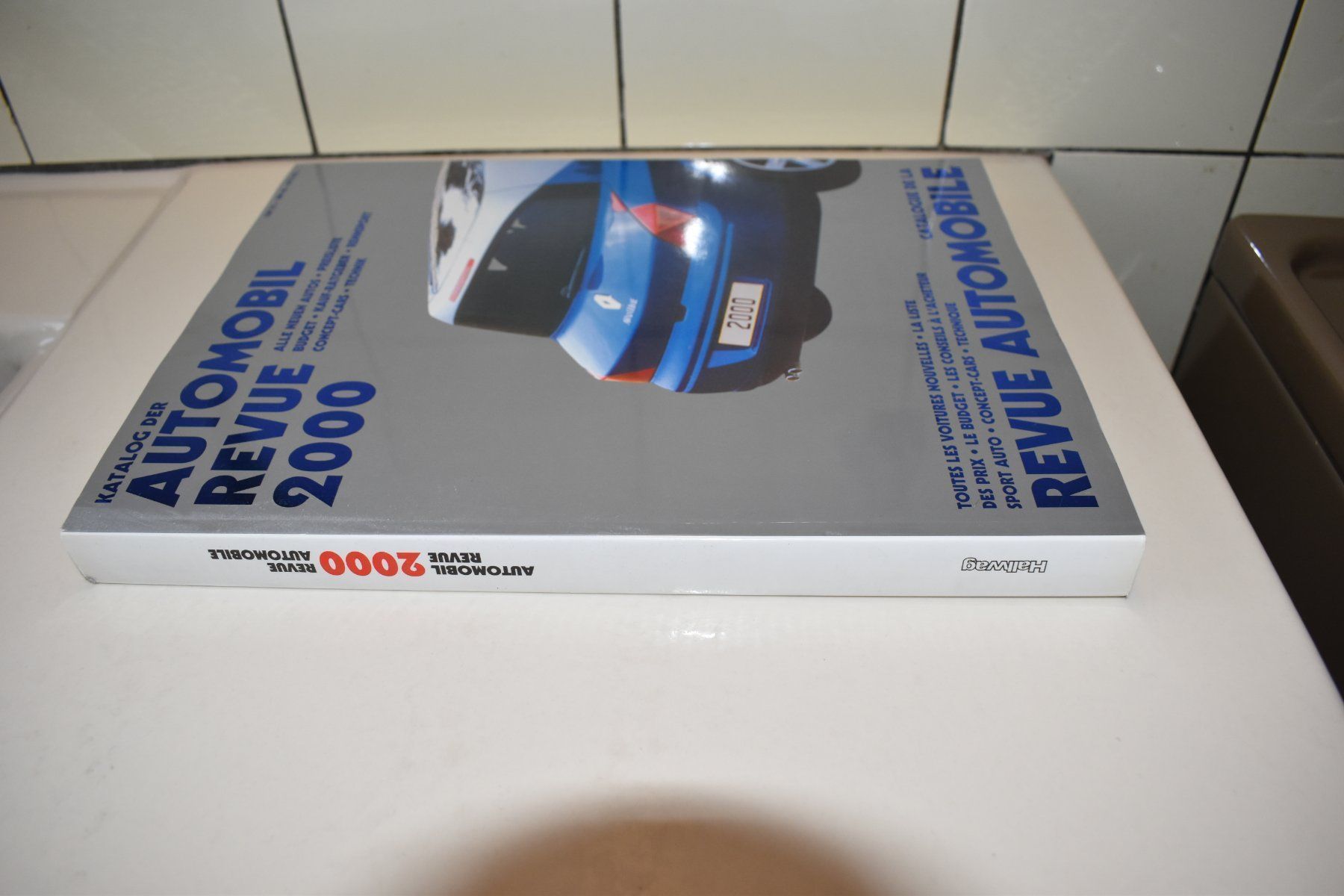 Libri: Catalogue Revue Automobile 2000 – Nuovo (secondo la descrizione) da Le Locle venduto da skycomputer 1