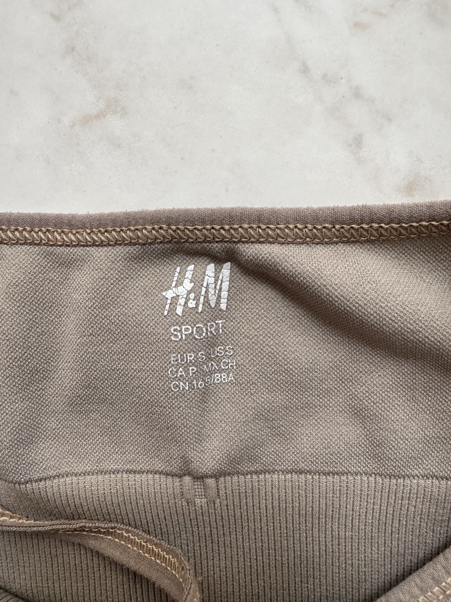 H&M Tops: Top sport beige size S H&M – Gebraucht aus Porza von kaj_d5q7 1
