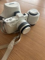 Nikon 1 V1 Kamera weiss mit zwei Objektiven und Tasche
