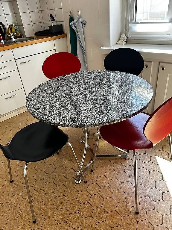 Tische: Granit Naturstein Tisch rund 90cm – Gebraucht aus Zürich von miki3720