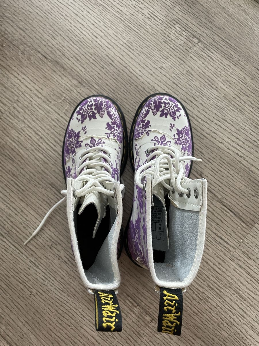 Dr. Martens Scarpe da donna: Dr. Martens Boots White Purple Floral Pattern Size EU 35 – Usato da Vessy venduto da jie_gl9n 2