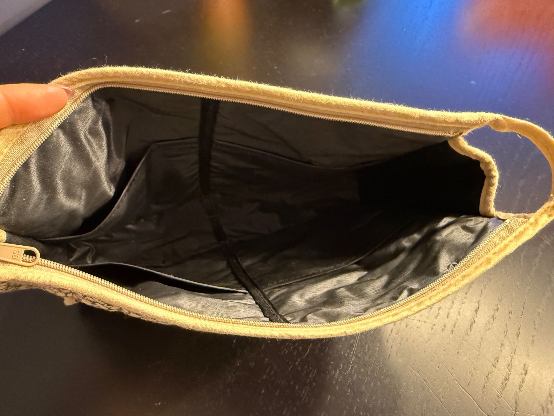 Custodie per cosmetici: Vintage Kosmetiktasche, gesteppt, mit Blumenmuster! – Usato da Erstfeld venduto da Mario_boe0 2