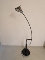 Schwarze Stehlampe