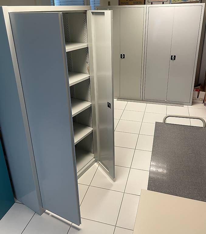 Armadi: Armoire métallique de qualité – Usato da La Neuveville venduto da logane42