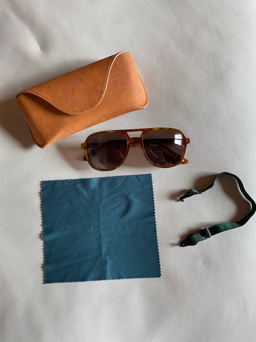 Occhiali & Lenti: Sonnenbrille VALLON – Nuovo (secondo la descrizione) da Jona venduto da Kigwuahon